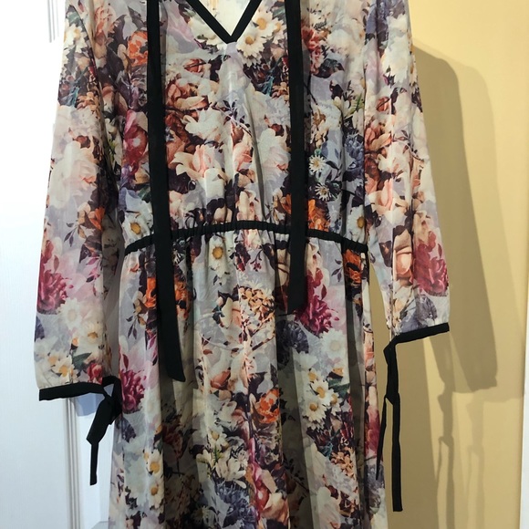 RW & CO floral print size medium dress - Picture 3 of 5
